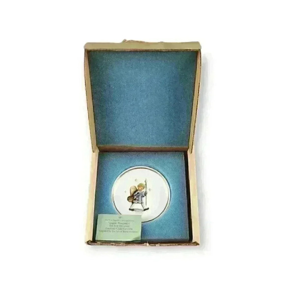 Hummel Christmas Plate - Picture 3 of 6